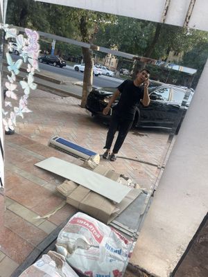 Стекло oyna 120 ga 80 azgna siniq joyi bor bilinmaydi