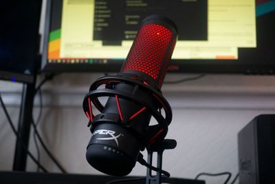 Hyperx Quadcast mikrofon sotiladi ideal