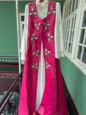 Qòlda tikilgan kelin salom uchun Chopon