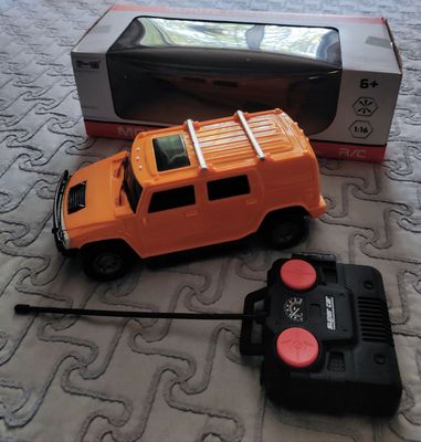 Продаётся машина на пульте hummer. Как новый. Играли один раз.