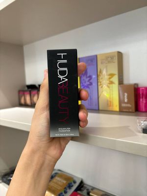 тоналка от hudabeauty