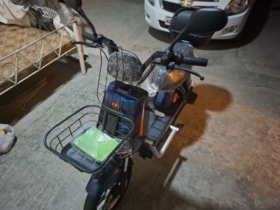 Yangi sukuter sotiladi