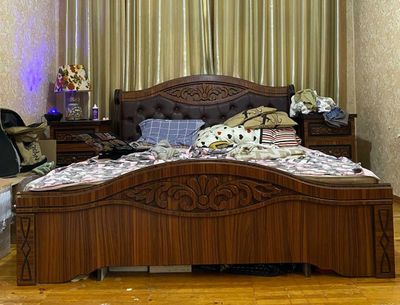 Продам комод с зеркалом, 2 тумбочки, и двуспальную кровать