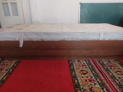 Матрасли диванлар сотилади