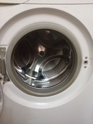 Продается стиральная машинка в рабочем состоянии.Indesit 5кг.
