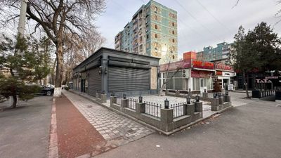 Отдельно стоящее здание продаётся на Ц-1 . Имеется готовый арендатор.