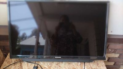 Телевизор Samsung smart TV series 8