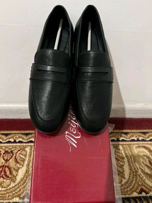 Yangi kuzlik poyabzal