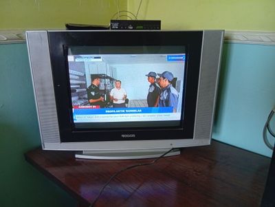 Roison televizor sotiladi tuneri bilan