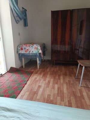 Сдается комната с хозяйкой в собственном доме для одного работующего.