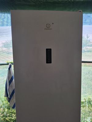 Xolodilnik Indesit ishlashi zo'r ikki kamerali