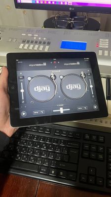 Ipad Sotiladi Djay2 yozilgan