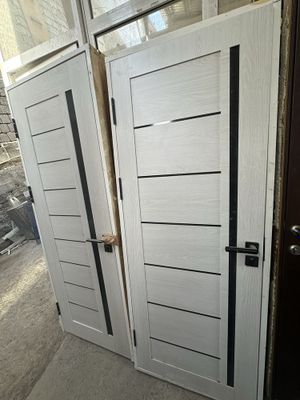 Eshik sotiladi yengi holati yahshi 2 dona bor oq eshik