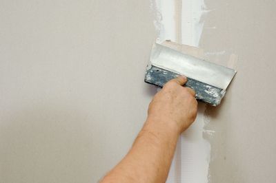 Услуги шпаклёвка стен штукатурка