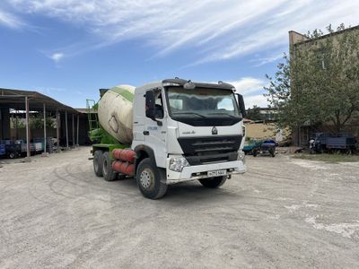 Продается миксер HOWO a7