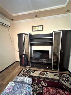 АРЕНДА Чиланзар 1 кв-л 2/1/4 Высокопотолочка