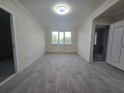 Zudlik bilan frunze massifda 2xonali kvartira sotiladi