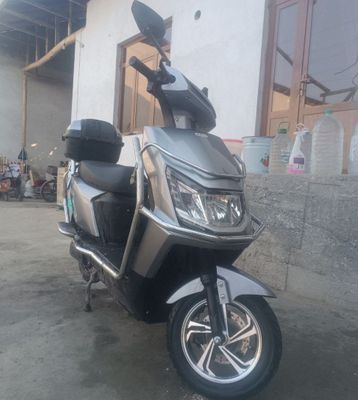 Elektro skuter sotiladi