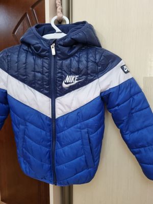 Курточка Nike Размер: 3-4 года, 110 см Цена: 100.000 Локация: МегаПлан