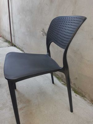 Пластмассовые стулья