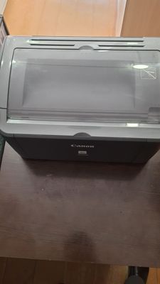 Canon 2900 printer sotiladi