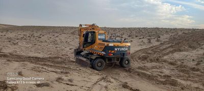 Hyundai 140 sotiladi