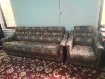 Продаётся мягкий и прочный диван и кресло