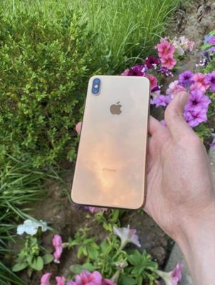 Iphone xs max gold