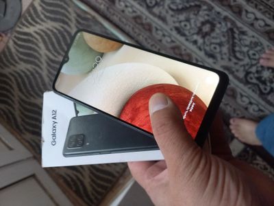 A12 Samsung Holati tiniq 32GB hotirasi 2 sim karta imeyka bo'gan.