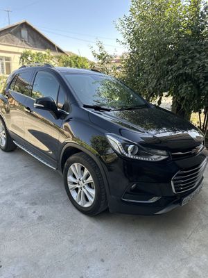 Tracker 1 2019 qora KELISHAMIZ