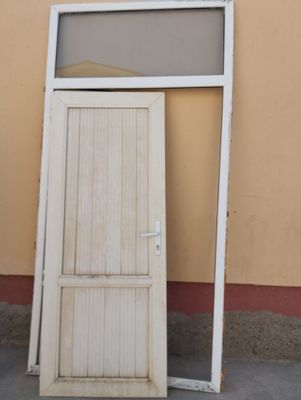 Akfa eshik sotiladi