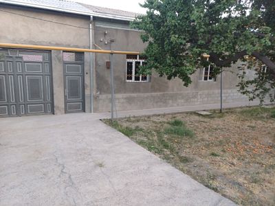 Tutzor uy sotiladi.
