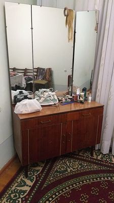 Chiroyli 3 taga buklanadigan tosh oyna