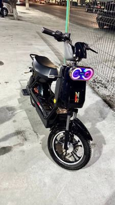 Sukutir qora batarekasi 4 talik 80 km gacha yetadi.