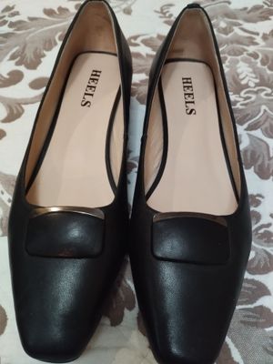 Продам женские туфли