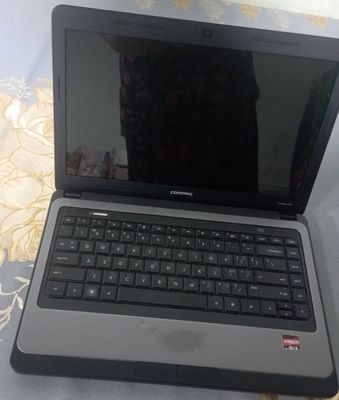 Noutbook compaq.