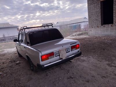 Vaz lada 07 sotiladi