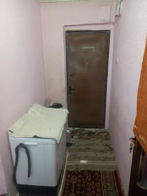 Yangiyol shaxar litsey yonida 2 xonali dom sotiladi