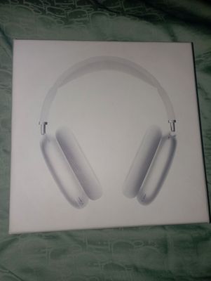 Airpods Max sotuvda
