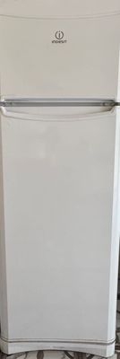 Холодильник Indesit