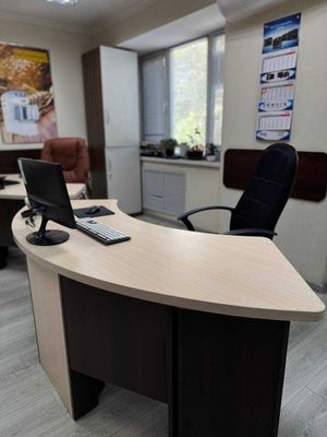 офисная мебель в отличном состоянии.