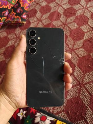 Samsung Galaxy S23 Fe Global aybi rasmda krishka darz ketkan cho‘tki 1
