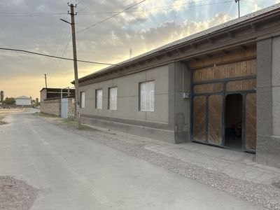 Xovli uy sotiladi