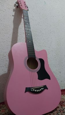 Gitara sotiladi
