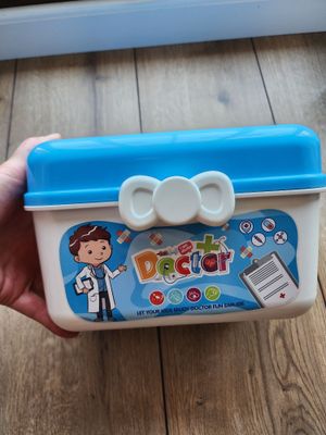 Продам набор юного доктора