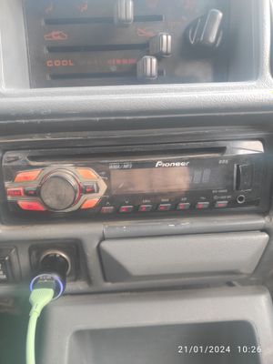 Magnitafon sotiladi ishlashi zoʻr disk radio USB hammasi bor