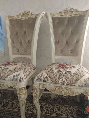 Продаётся стол и 12 стуля