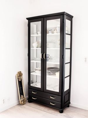 Книжный шкаф, шкаф буфетница.