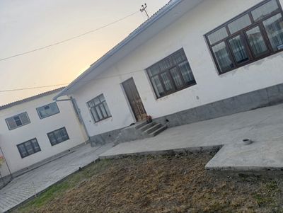 Alibek jome masjidi oldida xovli sotiladi