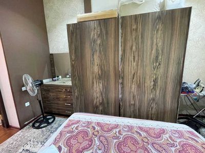 Спальная мебель сотилади. Трюмо 2 та тумба шкаф ва спальная.